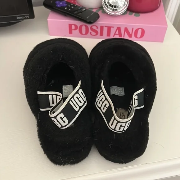 Black ugg slippers - Picture 2 of 3